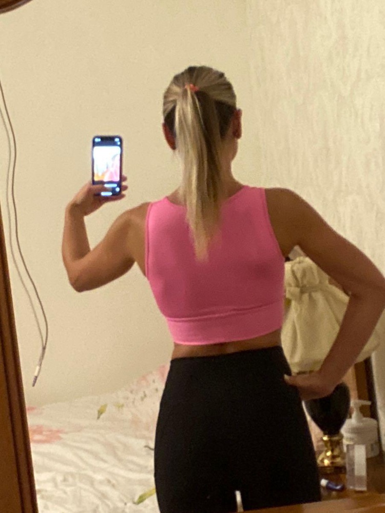 Грудь держит очень хорошо !!! 