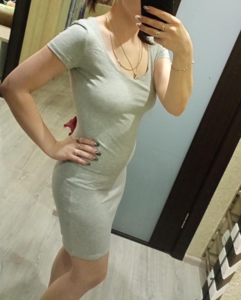 Замазано ручкой по этому убираю звезду. А так не критично. Хорошая ткань. Прикольное платье. За такую цену вообще огонь.. Размер соответствует. Рекомендую к покупке.