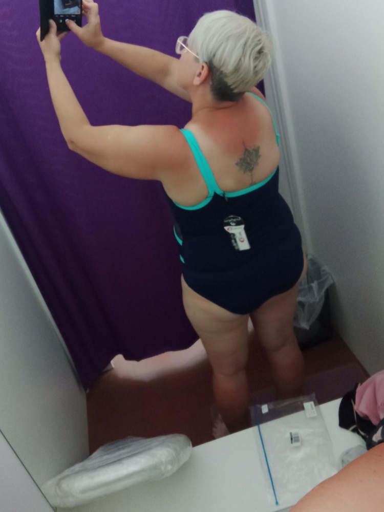 Купальник бомба. Качество хорошее подошёл идеально. Как раз на мои габариты 😁. Немного в  ногах великоват. Животик не утягивает, но мне очень удобно в нём. Размер в размер. Рекомендую. Моим телесам в самый раз👌