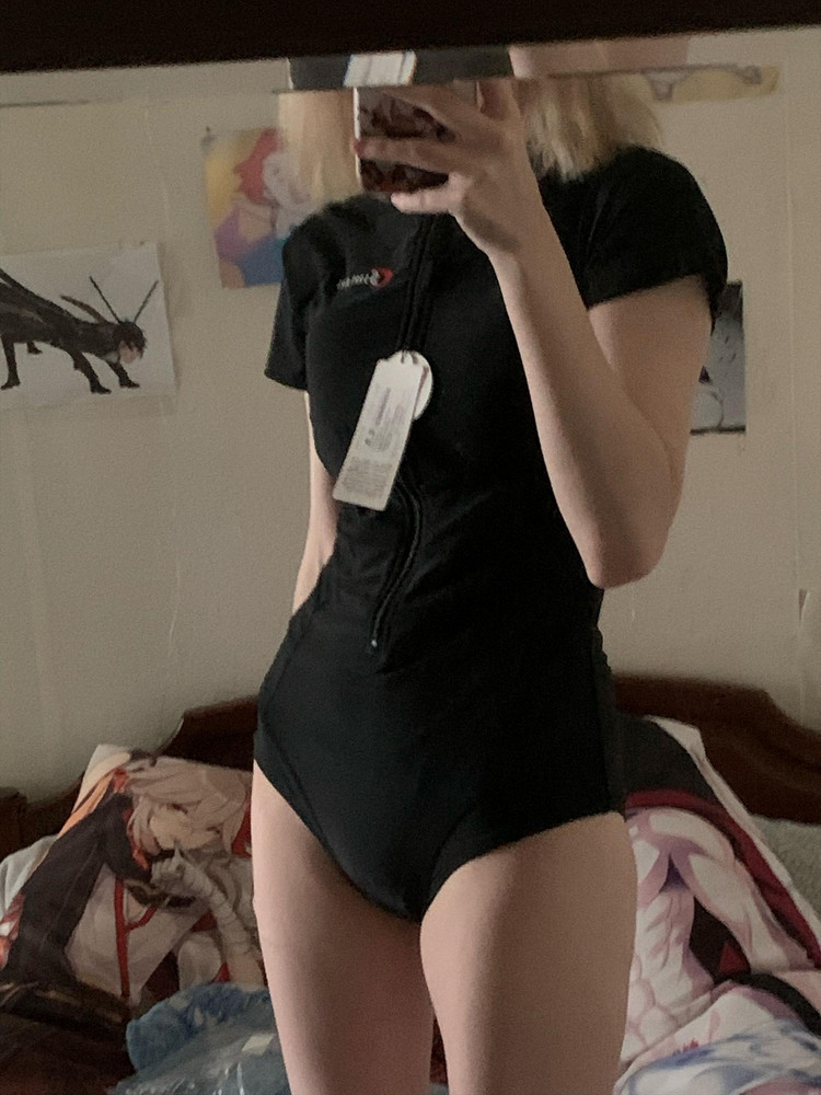 хороший купальник на рост 150 размер 44 оказался немного великоват но не критично, а так все закрыто, красивенько, советую