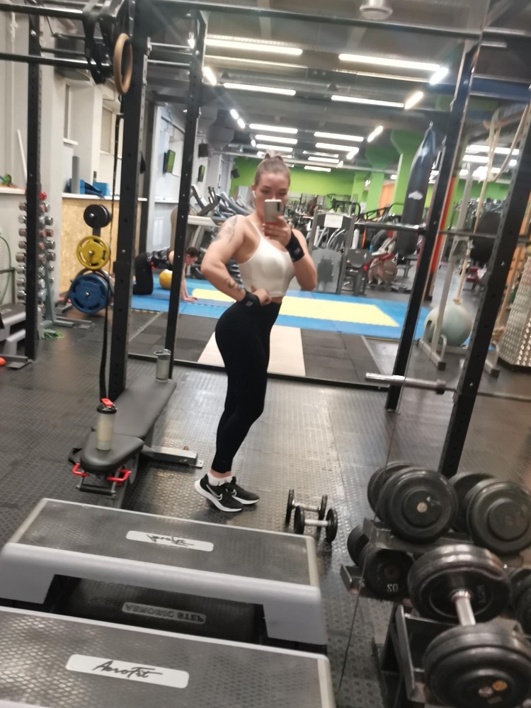 Качество оставляет делать лучшего, через пару дней носки пошли катышки, боюсь знать что будет после стирки. Любая зацепка сразу видна. Единственный плюс, выглядет хорошо сразу после покупки, сидит прекрасно, удобно.