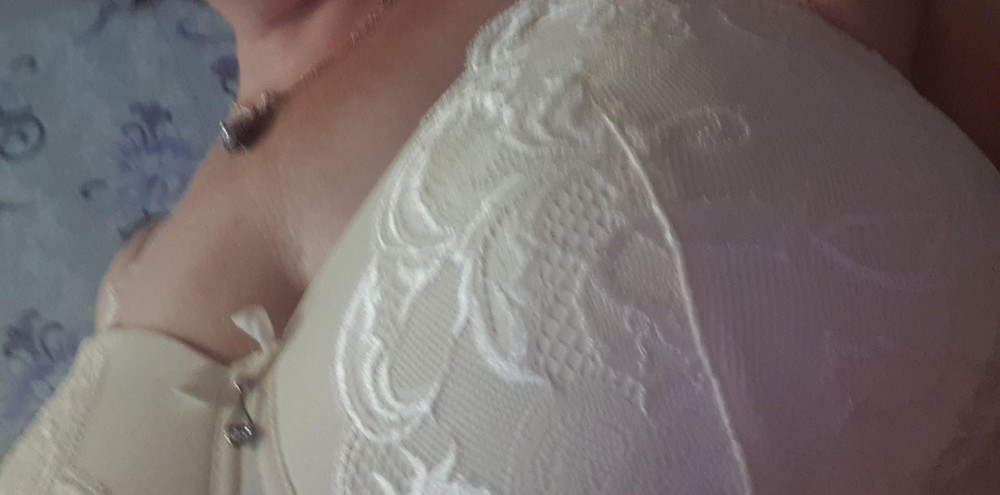 Хороший удобный бюстгальтер..85 с (именно эта модель)подошел на ОГ 102 ,ОПГ 92.хотя должен был быть размер 90А..из-за отсутствия оного взяла 85 С как альтернативу.сел отлично ,обьем комфортнее застегнуть на 1 ряд.если что,есть удлинитель спинки.нарядная модель.Протез Анита 85 подошел идеально..лямки,да,можно было бы подлиннее...Спасибо бренду и ВБ за аккуратную доставку.запаян в пакет,сверху,и лежит в папке с бегунком,в чашки вложена бумага для защиты от деформации.рекомендую. кармашики хлопковые