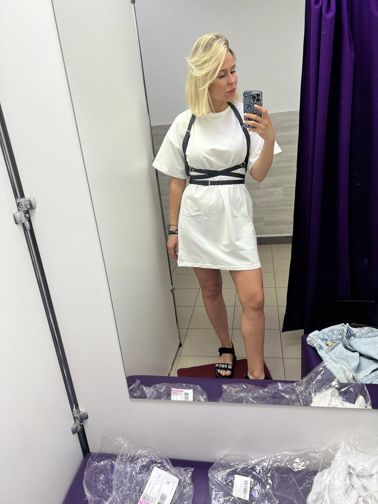 Хорошая портупея! При примерке немного сыпалась крошка, но это нормально для необработанной стороны кожи. Думаю на 2-3 раз уже ничего не будет. Выглядит очень здорово! Осталась довольна)