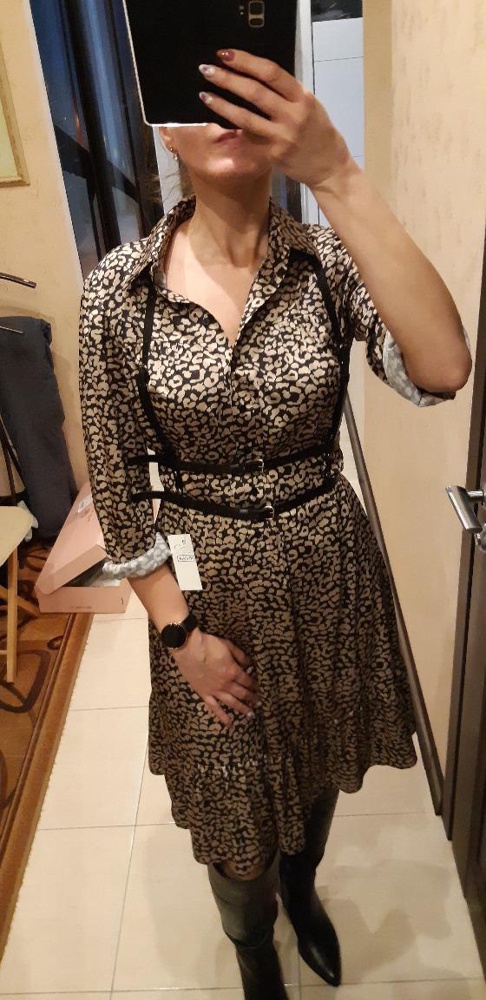 Долго искала чем украсить это платье и наконец то нашла. Хорошая вещь. Всё регулируется. Ношу размер 46.