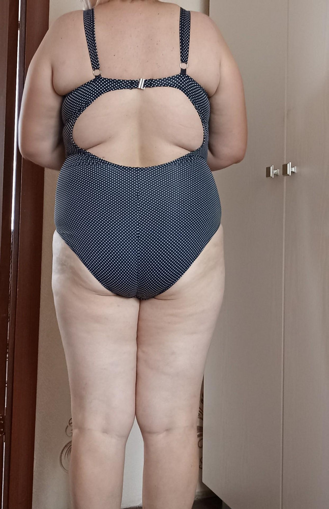 Ношу, 54-56размер.рост 158.взяла 54 размер. Мерила 56 размер, велик в чашках., хотя грудь 4 размера. 
А у этого купальника все вплотную, лямки на спине внатяг, коротковаты  чуть чуть.