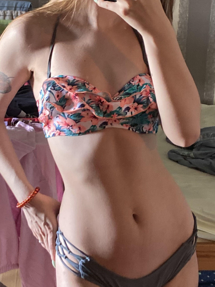 Идеальный купальник, на маленькую грудь прям то что надо. Обычно очень тяжело выбираю себе купальник) этот подошёл идеально, качество норм 