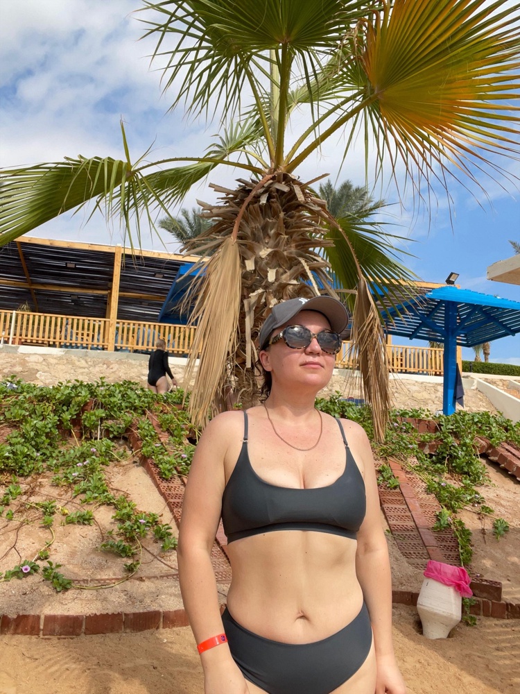 Купальник просто супер, ткань очень качественная, на отдыхе из всех своих купальников чаще надевала его) возьму ещё в каком нибудь цвете 