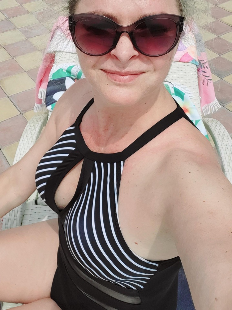 Отличный купальник! На мой рост 174 и вес 75, размер 46 сел идеально.