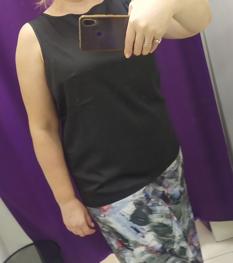 Спасибо производителю за этот шедевр! Полностью соответствует размерной сетке. (Заказала ещё на размер меньше, а зря. Только плюс 75р.) Выточки на месте. Села идеально. И на выпуск, и заправить. Ткань понравилась.  Цена 👍👍👍 Приобрела ещё костюм данного бренда с коротким рукавом, тоже пошив и размерный ряд на высоте! Уже редкость бюджетная цена, идеальный пошив и качество!