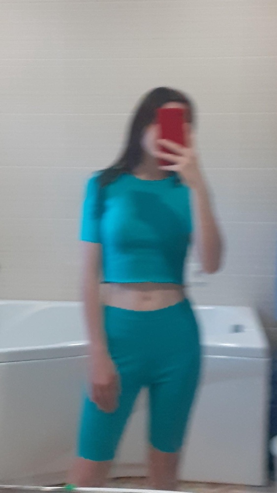 Отличный костюм😍 Цвета просто ваау, был выбор между мятным и розовым, оба шикарны, но все таки взяла мятный и не пожалела!✨ Заниматься оочень удобно и комфортно😌 На свой xs брала s, подошло, немного свободный.