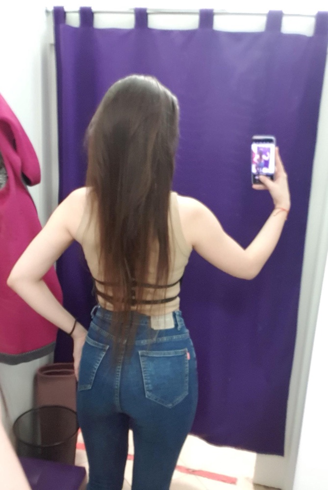 Брала для съёмок, выглядит  потрясно. Сидит хорошо, сделано аккуратно, запаха нет. 
Р.s. Уже  3-ий раз беру портупеи в этом магазине, всё отличное, как всегда!😉