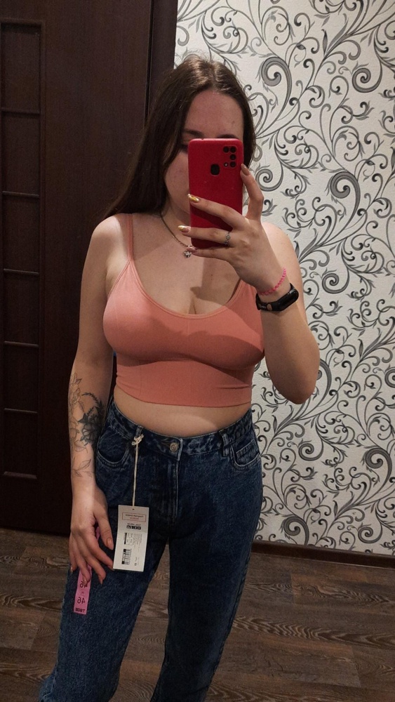 Пудровый какой-то не пудровый и просвечивает подклад,без него это домашний топ. Попробую перезаказать на перекрёстные лямки другие цвета