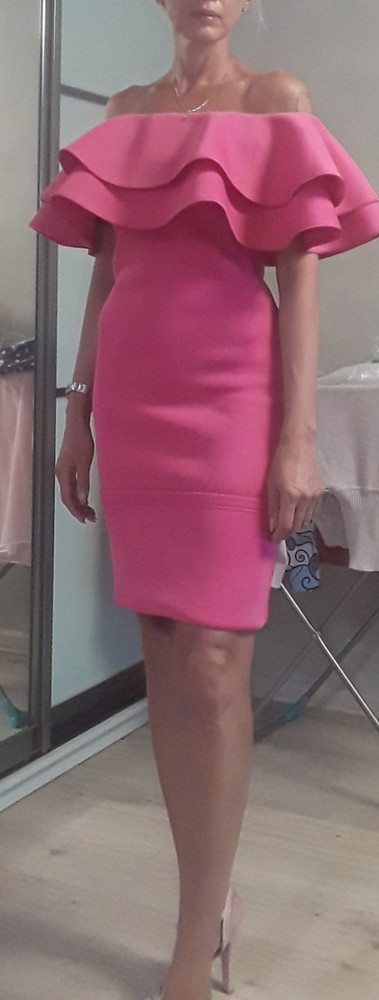 Отличное платье. Рост 167 85-66-93 размер44. Село идеально. Классно смотрится и с каблуками и с кроссами. Цвет при разном освещении разный.
Я давольно. Беру платье на свадьбу