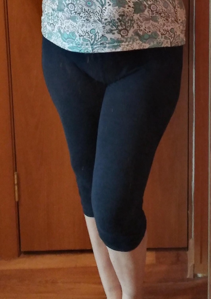 Отличные для дома, тонкое плотное хб, не просвечивает, резинка широкая, талия высокая. После стирки качество не пострадало.