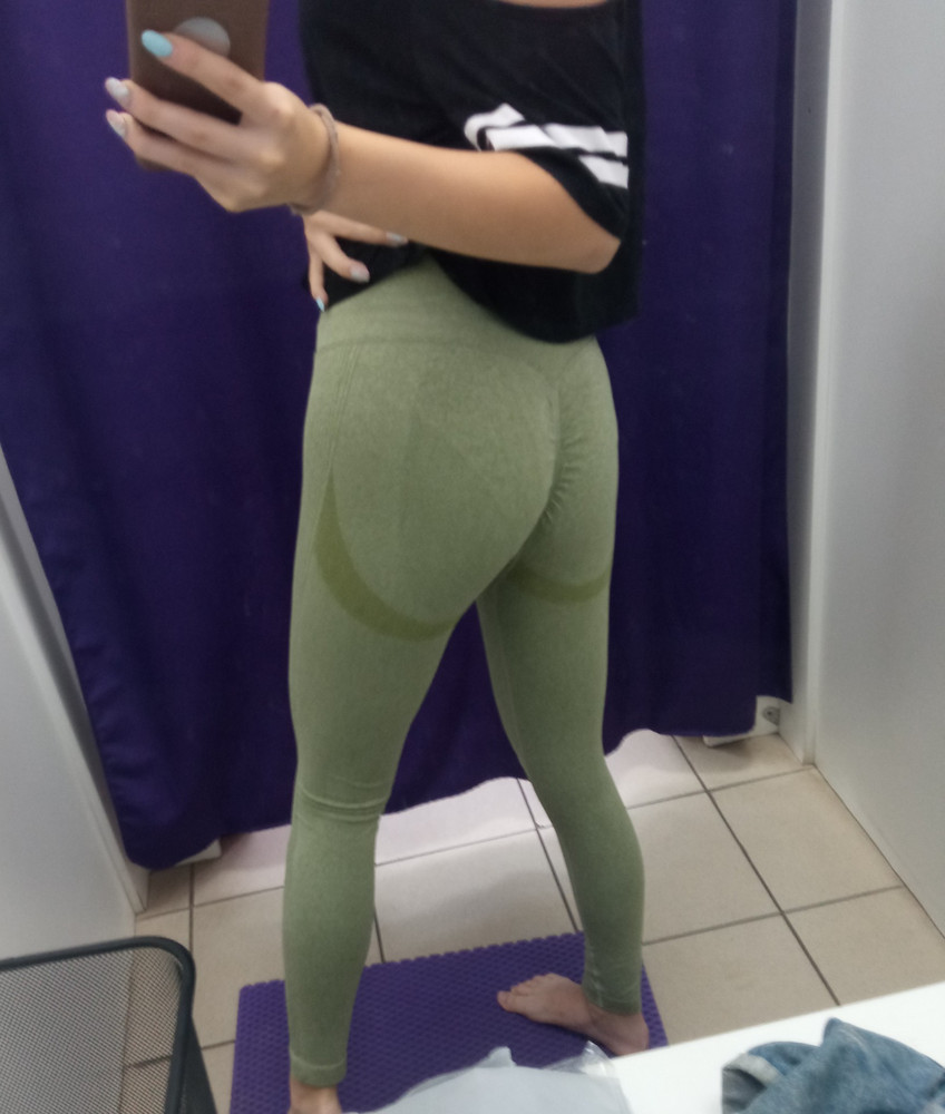 Лосины красивые, но с маленькой  попой не очень понравилось. Отказ в пользу другой модели. Надеюсь, когда попа станет больше, я рассмотрю эту модель ещё раз