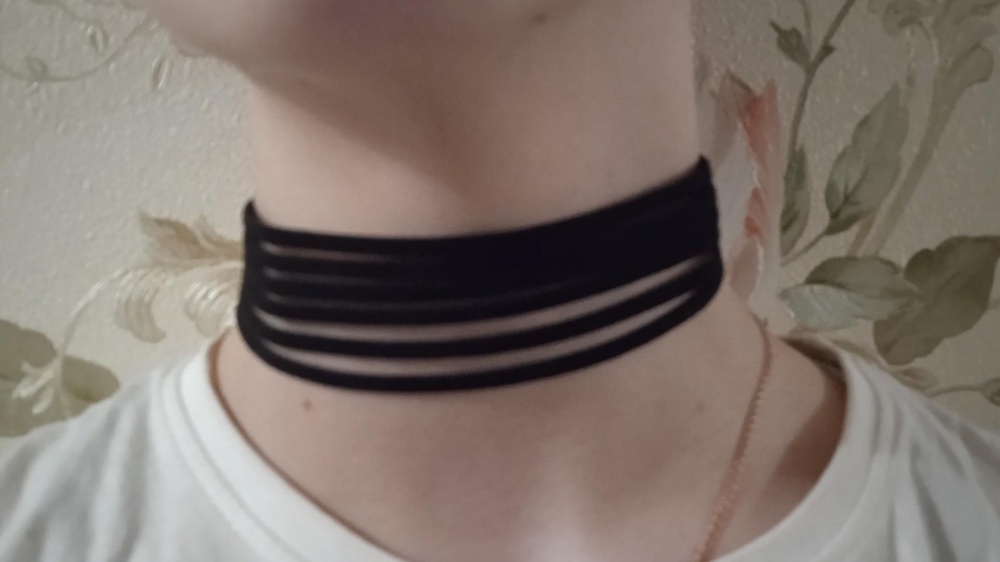 Очень красивый, но маленький на ребёнка. Фото на подростке 15лет