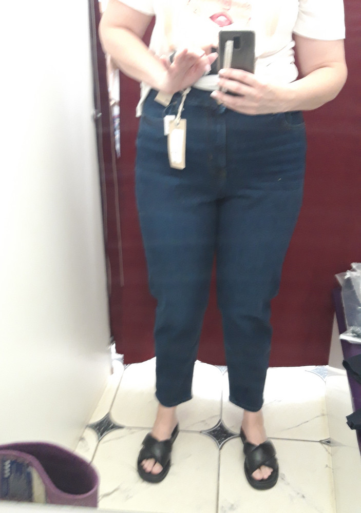 Отличные джинсы. Плотные. На лето жарко будет. На об 120 и талию 87 сели хорошо. Мой рост 176. Можно было бы и в меньше влезть но тогда эффекта МОМ не было. И как на барабане не люблю. 