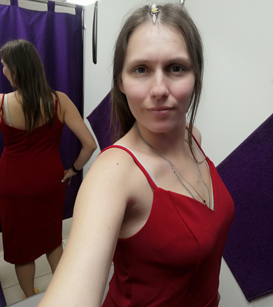 Цвет больше винный. А хотела алый. Отказ