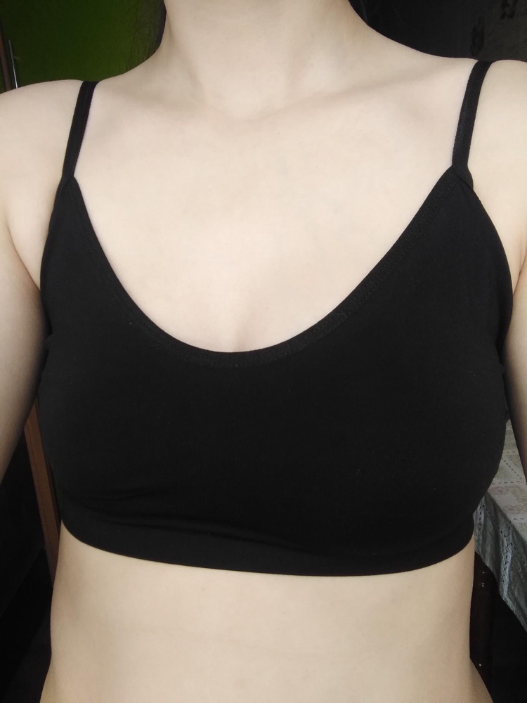 Шикарный топ, точно возьму еще других цветов. Пришло все целое в отличном состоянии. Топ приятный к телу ,очень комфортно в нем. На свой S брала ML, сел отлично