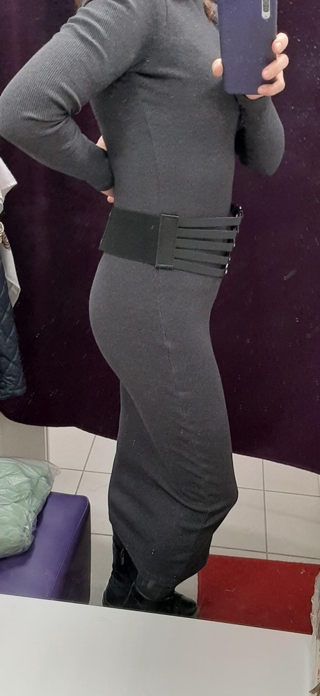 Пришел с браком: одна кнопка выдрана.Очень жаль: ждать пришлось долго!На 40/42 очень большой и никак его не уменьшить плавной регулировки нет!Сам пояс понравился-из многих широких выбрала этот!Но он оказался далеко не универсальным.Подойдет для дам с талией от 70 см и выше...Не на худеньких!Пришел в непрозрачном(почтовом) пакете,внутри был упакован еще в один прозрачный пакет!!!