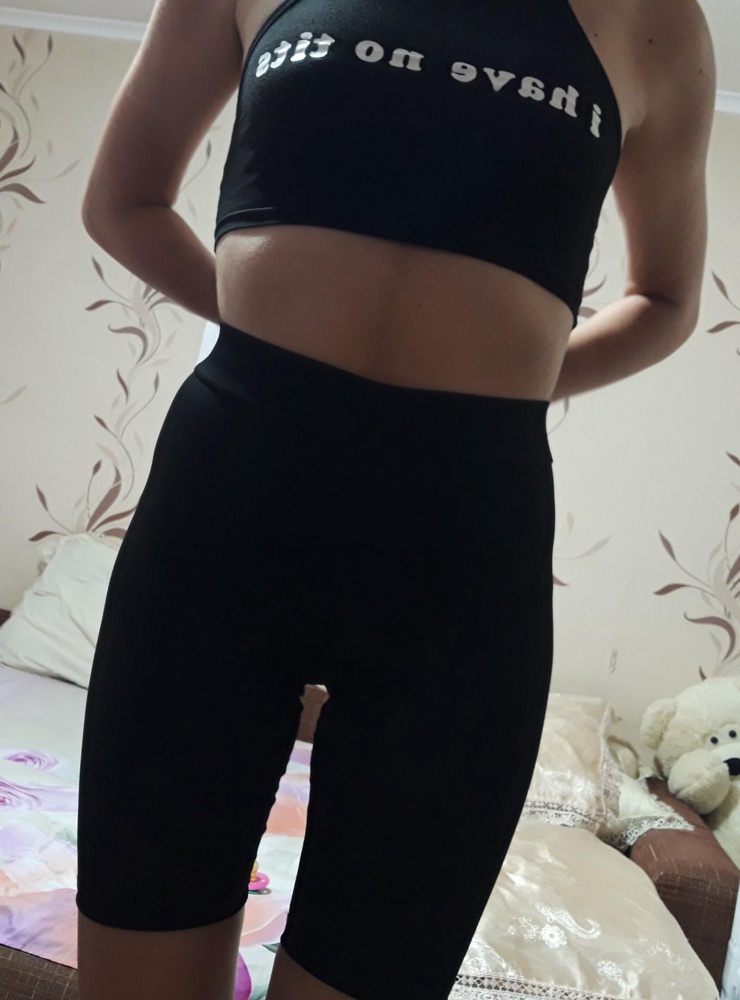 Очень удобные и лёгкие, на теле почти не ощущаются,  не просвечивают
Ношу и дома, и на выход