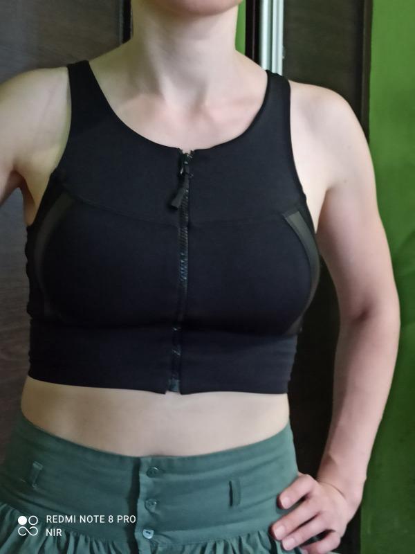 Топ понравился. Мягкий, комфортный. Да и смотрится хорошо. Прыгать в нём не пробовала, но для силовых отлично) Мои параметры ОПГ 72, ОГ 88, рост 173. 