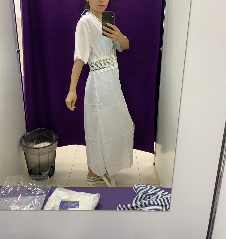 Не зашли рукава , и длина . Простовата . В целом приятная струящаяся . Сшита хорошо. Немного висит на мне , самый маленький размер выбрала , видимо на более пышные формы . 