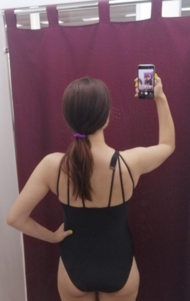 Отличный купальник. Сидит круто. Думала какой размер выбрать, взяла М и не прогадала,ничего не давит, нигде не висит. Параметры ог 87, от 70, об 100. Рост 174, вес 63.