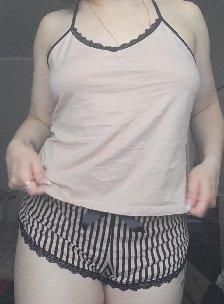 Просто бомба. Шикарный комплект. Кто любит в обтяг можно брать на размер меньше. После сна и стирки немного расиянется.А так советую просто супер.