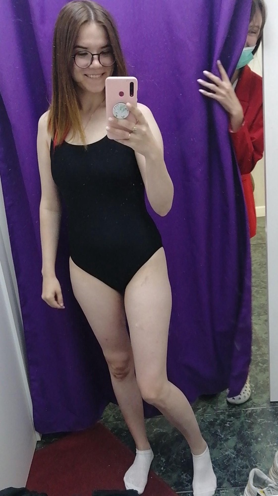 Очень понравился. Но перезакажу на 44.
Чёрный 44 сидит лучше, но красный больше понравился. Советую