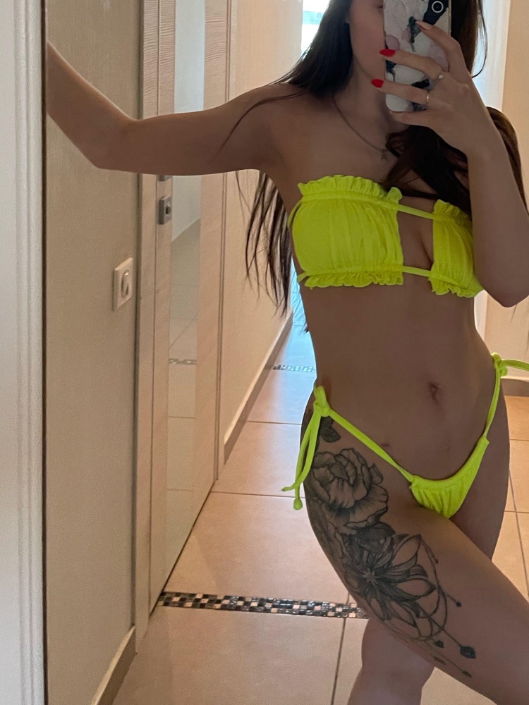 Давно хотела такой кислотный купальник и он божественный🤤😍 я влюбилась, муж сказал одну теперь на пляж не отпустит😂