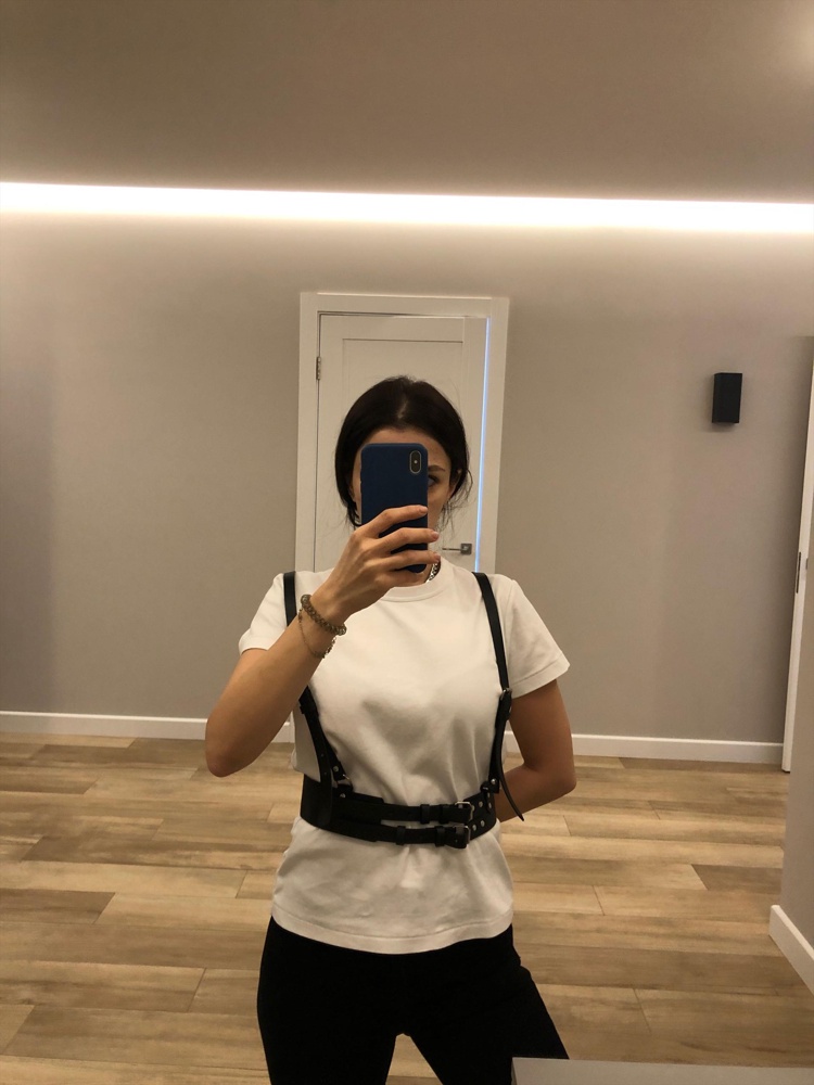 Заказала две на выбор, решила оставить обе! Смотрится супер! Буду делать дополнительные дырочки, чтобы больше облегала