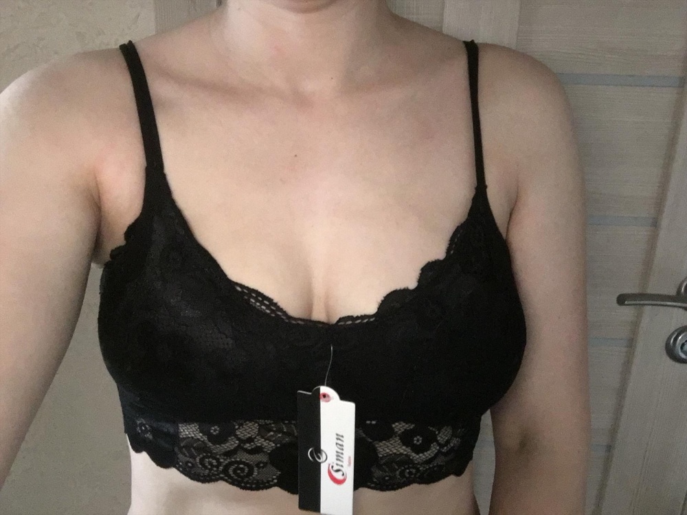 На первый взгляд все отлично! Грудь после двух детей, второй размер. Грудь требует  поддержки. ОГ 94. Под грудью 82. Брала для дома. Качество хорошее. Цена просто даром. Позже дополню отзыв.  