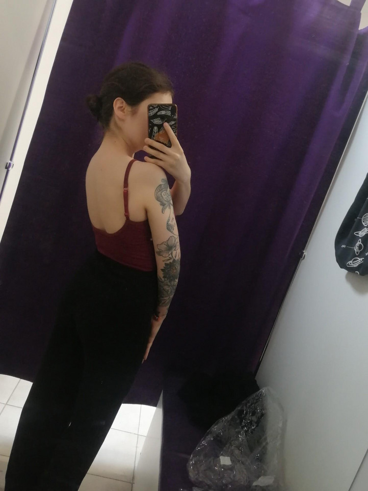 Афигенный топ. Приятная ткань. Можно носить без чашек. Ещё закажу топы от этого производителя.