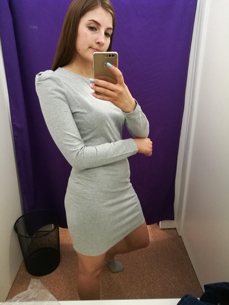 За низкую цену комфортное, приятное платье!
Ношу верх - s, низ - m, брала размер m и хорошо подошло!