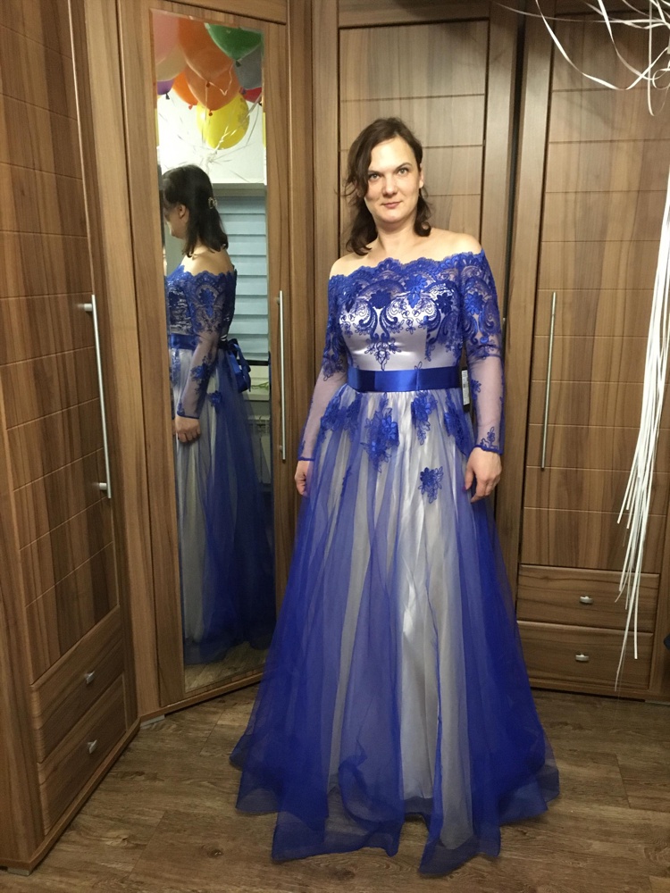 Размер соответствует. Мне понравилось. Выбирала из двух. Для сравнения выставила второе тоже на фото. 