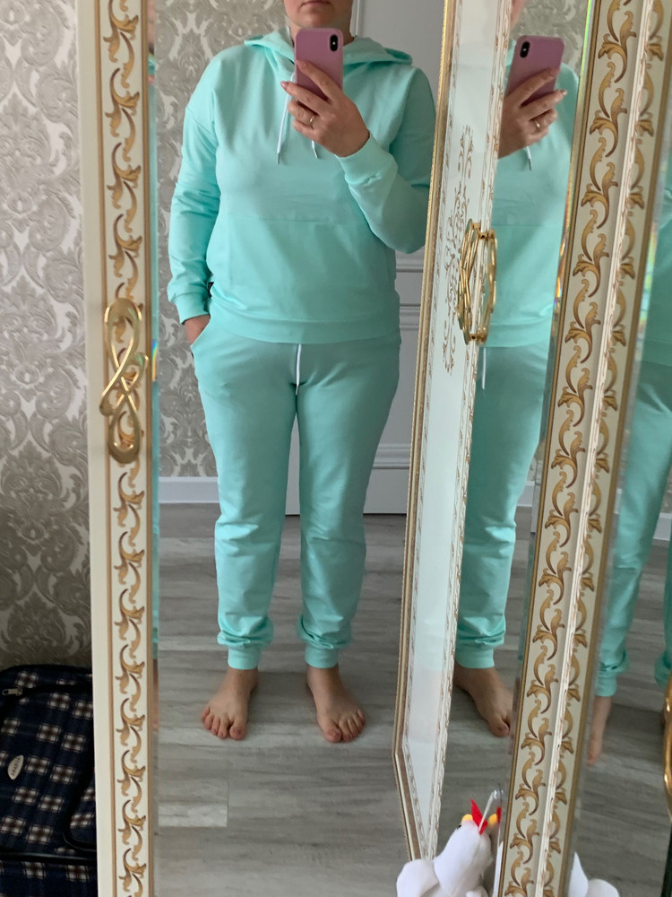 Я не заметила что они длинные, как все пишут . Мой рост 165. Единственное, все пишут что большемуртинцы и я на это повелась . В итоге взяла l-46, хотя сама ношу 47. В итоге он мне прям впритык, придётся худеть . Сам костюм красивый , материал приятный. Рекомендую . Летом с белыми кровами будет прям огонь