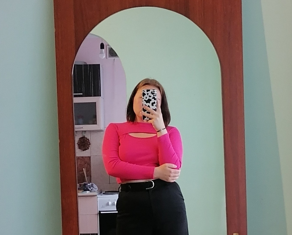 Прекрасная кофточка, качество приятное и плотное. Цвет яркий и насыщенный розовый. 😍😍