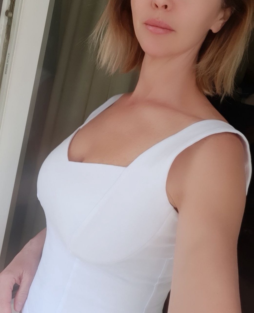 Сел хорошо, лямки чуть великоваты, но не критично. Минус один - молния на боку идет волной, так как трикотаж не слишком хорошо держит форму. Так как на мои 97-68-97 46 размер сел неплотно, есть идея молнию убрать полностью