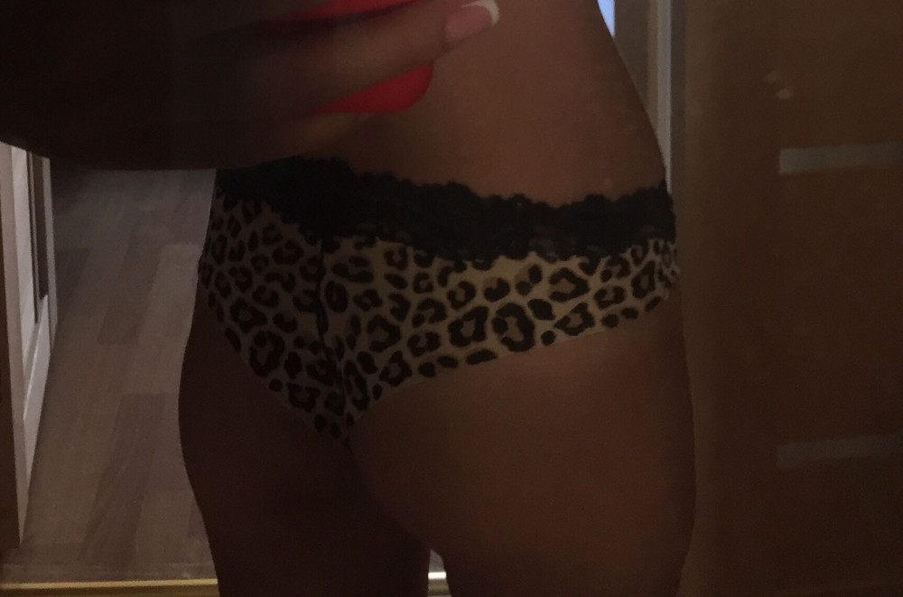 Хорошие трусики . На свой 44 размер. Взяла 4.- 48 . Не жмут и не сваливаются . Об 96 . 