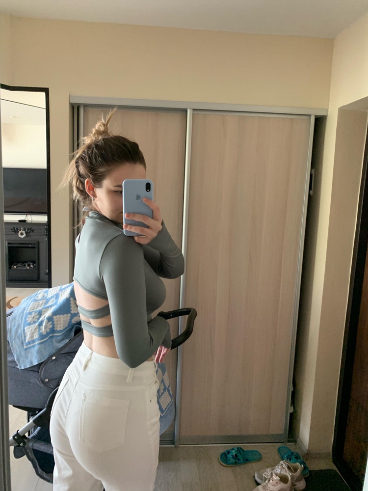 Шикарная водолазка, цвет точь в точь как на фото. В размер) 