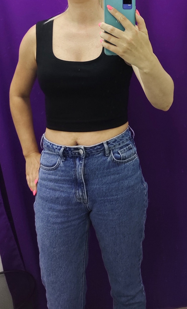 Топ качественный, но всё таки на худых и стройных смотрится лучше, чем на российском 44-46