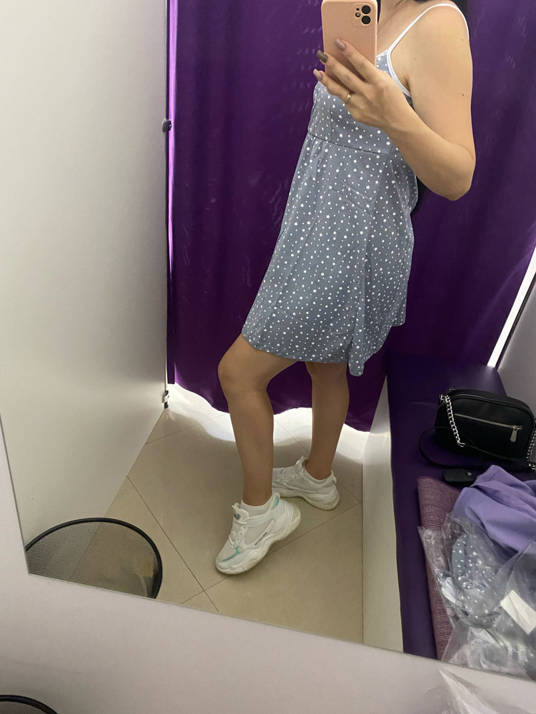 Ношу 46 взяла 50 типа оверсайз по дому ходить супер и как ночная рубашка 🔥 цвет как на фото нежный приятный . На ощупь ткань мягкая ..