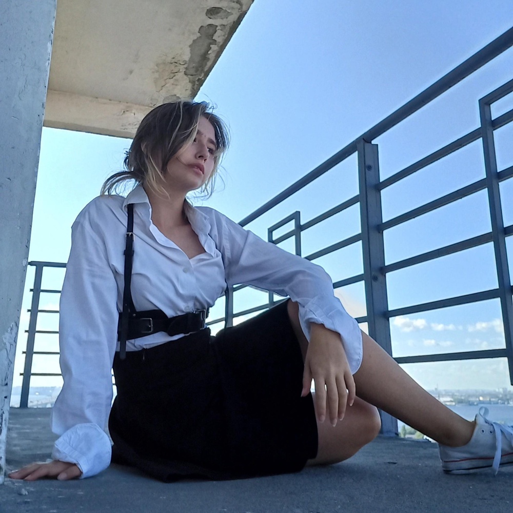 В принципе портупея не плохая, но второй раз одела и она порвалась, я не супер габоритная девушка - наоборот, очень даже маленькая, но портупея эта для повседневной носки не подходит(((