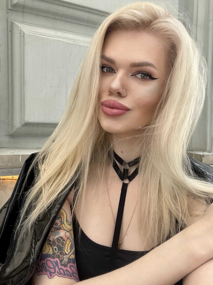 Супер! Отлично тянется и выглядит более нежно, чем портупеи из кожи 