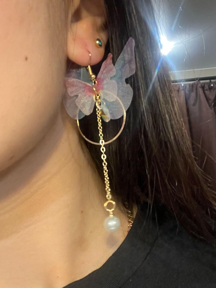 Аккуратные, лёгкие, летние и очень красивые! Немного замяты крылышки были, но это поправимо. 