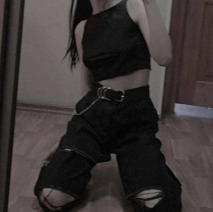 Джинсы очень классные, жаль, что опоздала и мой размер полностью скупили. 
Взяла 46(вместо привычного 42)ремень спасает. 
На мой рост 163 нужно отнести в ателье и отрезать см 10, тк очень длинные, а красиво подвернуть не получается. 
Девочки, берите, только желательно свой размер)