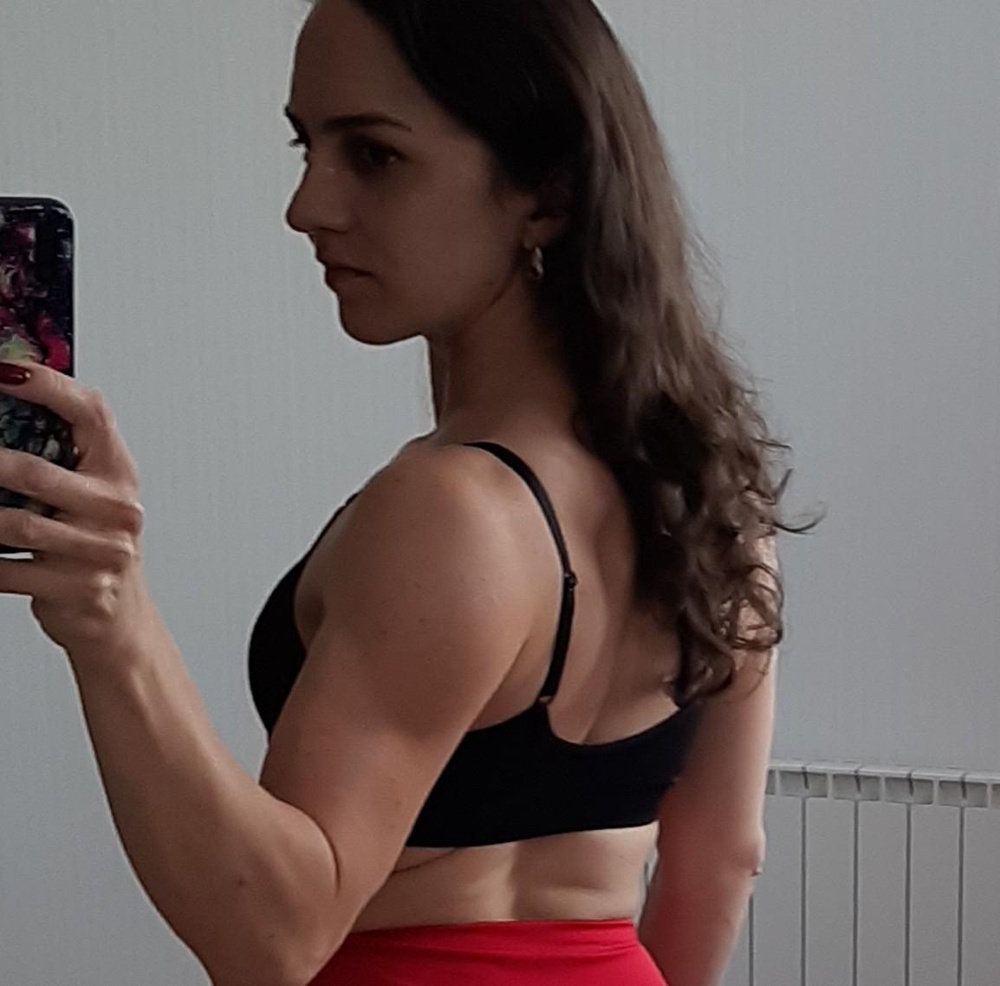 Хороший топ, какой и хотела, с чашечками, которые можно вынуть