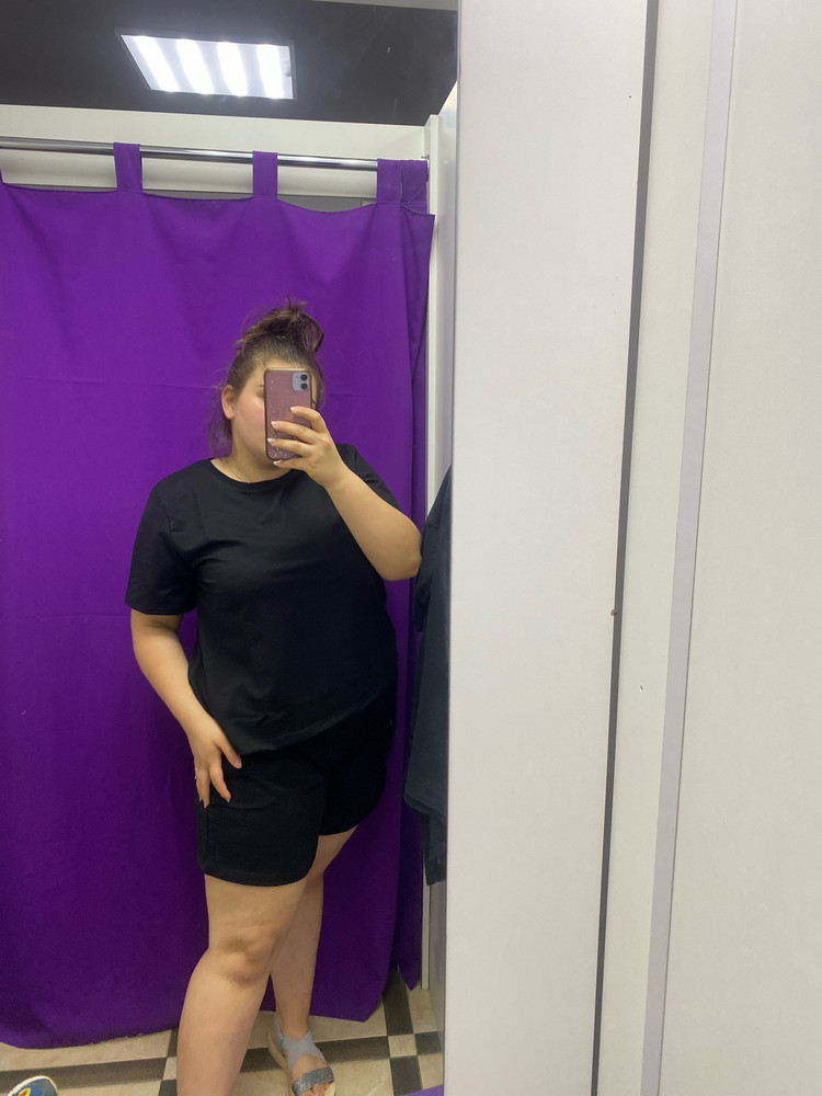 Костюм понравился, на размер L-XL взяла 54-56, подошёл.Качество не плохое.