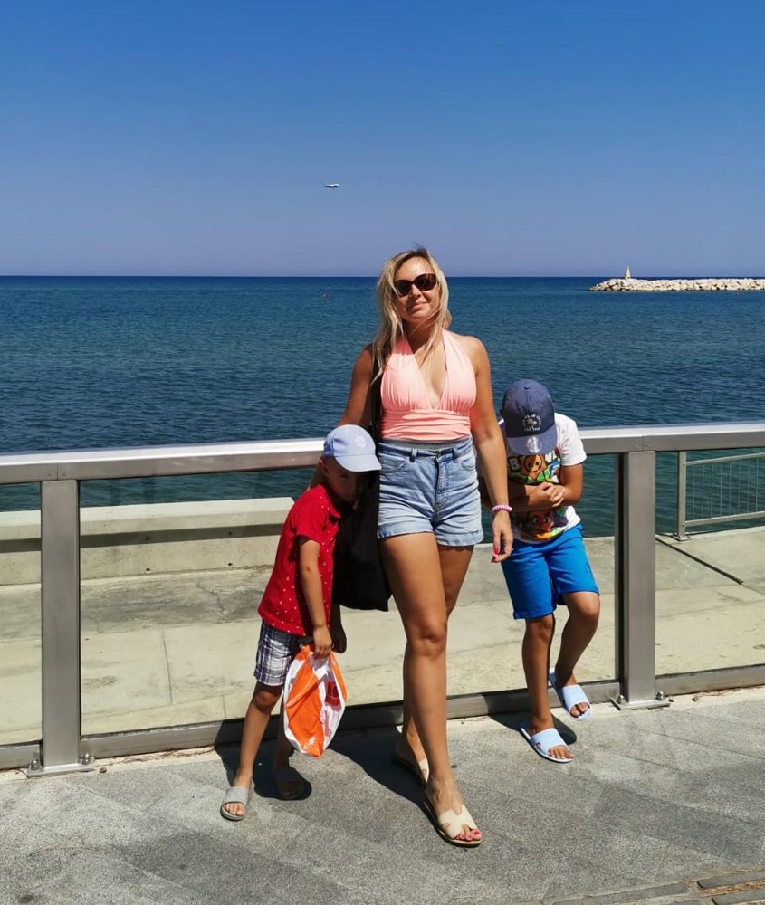 Купальник понравился. Цвет отличается от фото на модели, но на загорелой коже смотрится красиво.